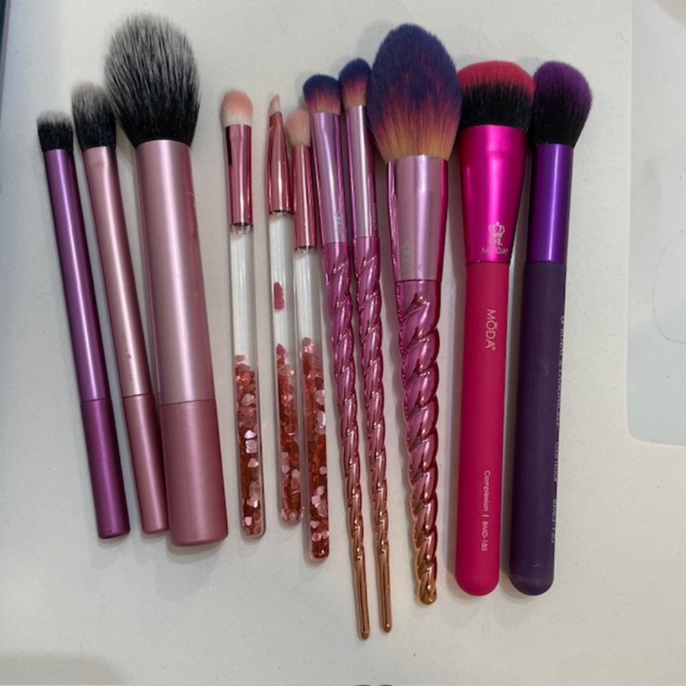 Collection pink make up brushes